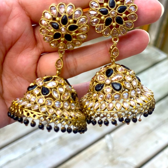 Brand New Black and Gold jhumka Earrings Very light weight - Picture 2 of 6